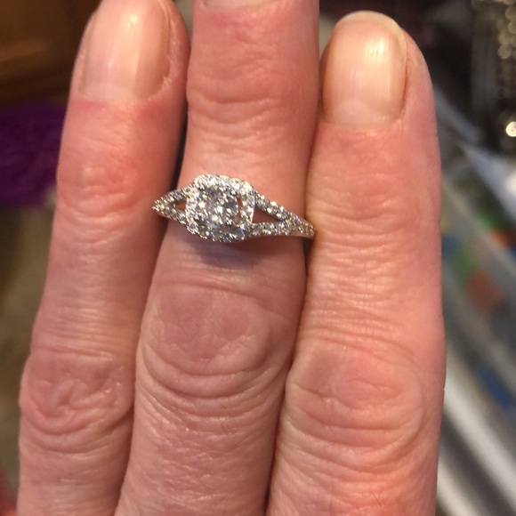 Fashion Rings - Picture 2 of 3